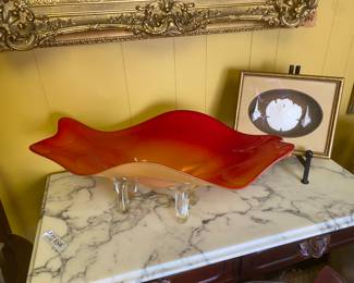 ANOTHER PPIECE OF ART GLASS ON TOP OF A MARBLE TOP TABLE