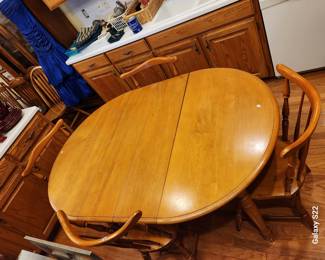 Round to Oval Table with 4 Chairs ~ 2 Leaves 10" Wide x 42" Long ~ Round Table 42" Diameter