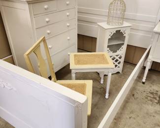 Shabby Chic white bedroom furniture