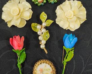 Lots of vintage jewelry!