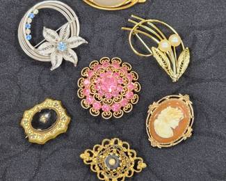 Lots of vintage jewelry!