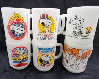 Vintage Snoopy Peanuts milk glass mugs 