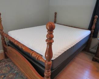 Nice Queen size 4-Poster bed