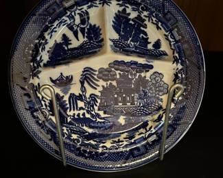 Only one, but it is a piece of original Blue Willow.