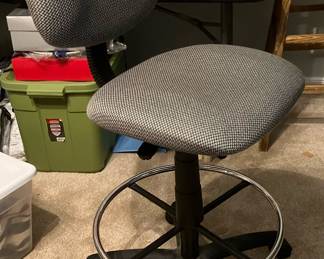 Drafting adjustable chair