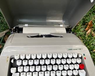 Vintage new Underwood 319
in case/ box/ manual