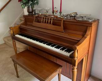 Lowrey Piano