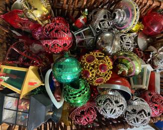 Vintage Plastic Loose Ornaments!!