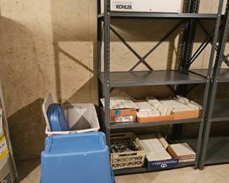 Shelving totes