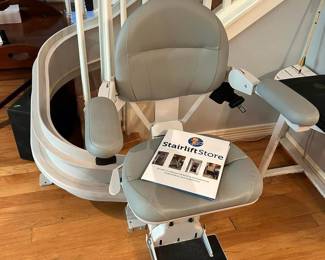 Bruno Elite Curved Stairlift
Excellent working condition.
You must be able to remove, disassemble and load yourself. We cannot help.