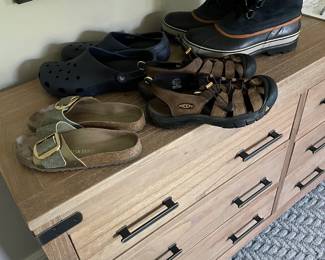 Tons of Men's and Women's Shoes