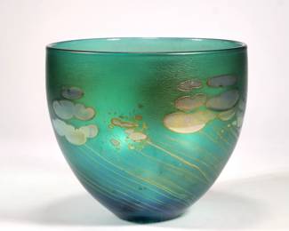 ROBERT HELD (B. 1943) GREEN FAVRILE ART GLASS BOWL | Signed - h. 8 x dia. 9.25 in.
