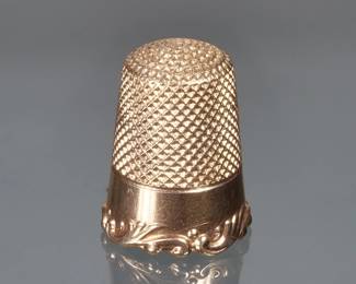 ANTIQUE 14K GOLD THIMBLE | 14k yellow gold thimble with scrolling acanthus rim, with maker's mark or monogram and 14k fineness mark inside the tip; 5.06g

