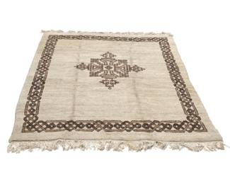 MOROCCAN CARPET | High pile, pale cream with a cognac brown border and central medallion - l. 133 x w. 100 in.