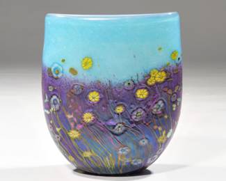 ROBERT HELD (B. 1943) PINCHED ART GLASS VASE | Blue with yellow flowers - l. 8 x w. 4 x h. 9 in.
