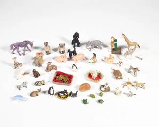 COLLECTION MINIATURE ANIMALS | Dollhouse miniature animal figures, some pieces signed, including dogs, cats, giraffes, etc. - h. 2 in. (cat on scratch post)

