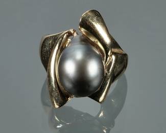 LIMOGE BAROQUE SEED PEARL & 14K GOLD RING | Designed as a central baroque pearl (14.5 x dia. 10.25 mm) in a contemporary linen fold motif ring; size 5.75, 8.5g; tested to 14k gold, interior marked "LIMOGE"
