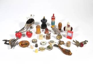 COLLECTION ANTIQUE SEWING ITEMS | Including pincushions, pin boxes, etc.