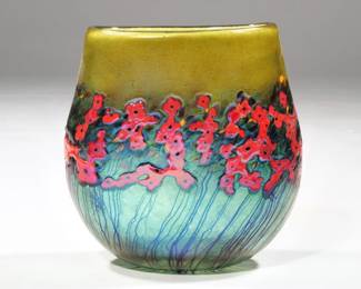 ROBERT HELD (B. 1943) ART GLASS PINCHED VASE | Having a greenish opalescent ground with deep red flowers - l. 7 x w. 4 x h. 7.5 in.