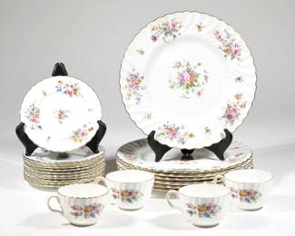 (22pc) MINTONS "MARLOW" CHINA | Porcelain tea and dinner service items with floral pattern and gilt highlights, comprising: four teacups, seven 10.5-inch plates, and eleven 6.25-inch saucers.