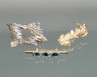 (3pc) 14K GOLD PINS | Including a MCM or Brutalist style pin with white gold over yellow gold (2 in., 9.8g); a pin in the form of a seated poodle with ruby eyes (1.25 in., 6.3g) hallmarked with an "S" with two trees; and a bar pin with 3 oval mixed cut sapphires (1.25 in., 2.4g)