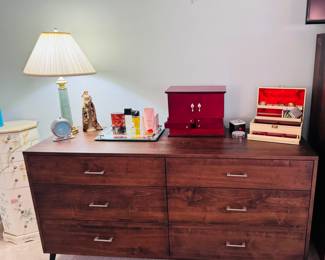 Barkman Amish furniture dresser