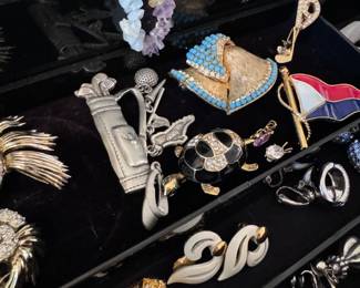 $4 costume jewelry, a huge collection of fantastic pieces!