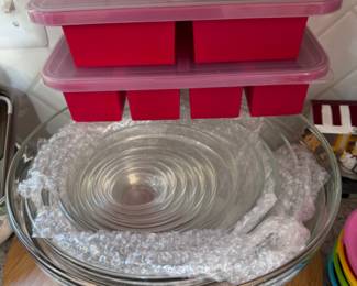 Set of 11  nesting glass mixing bowls, Souper cubes silicone molds