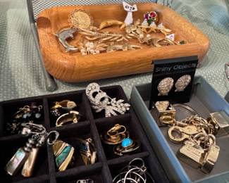 $4 costume jewelry, a huge collection of fantastic pieces!