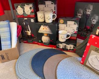 Pfaltzgraff Winterberry dishes, serving and display pieces, placemats, tablecloths