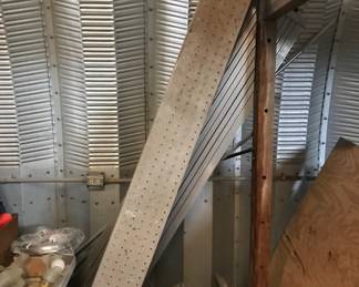 Scaffolding metal planks