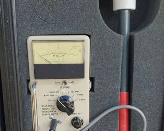 M018 Holiday Microwave Survey Meter