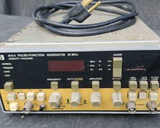 M008 Hewlett Packard 8111A PulseFunction Generator