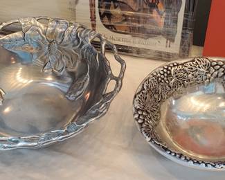 Metal Serving Pieces