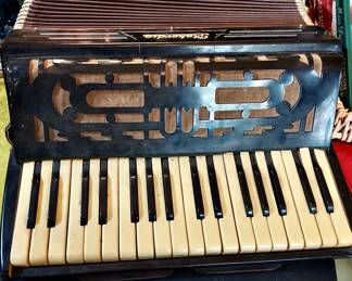 Vintage Piakordia Accordian