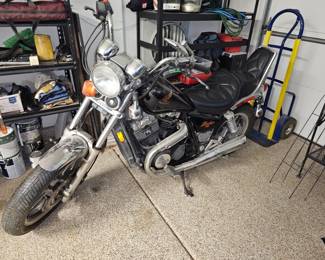 1983 HONDA SHADOW 750 MOTORCYCLE: CALIFORNIA TITLE 25,793 MILES vin# JH2RC1409DM022292