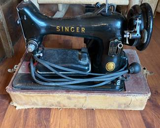 Antique box Singer.