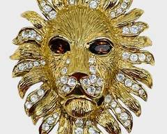 A & S Lion's Head Goldtone Brooch with Rhinestone Mane and Faux Amber Eyes

