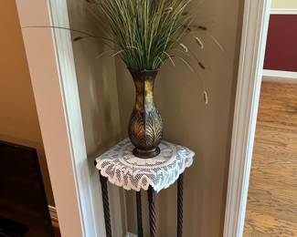 Accent table