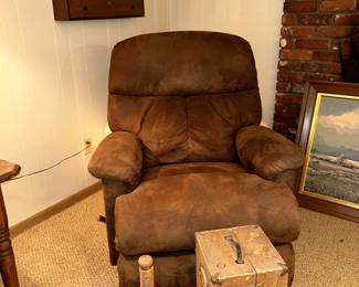 One of 2 Lazy Boy Recliners