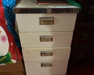 #194	Vintage metal kitchen set of 4 drawers 18x25x36	 $75.00 

