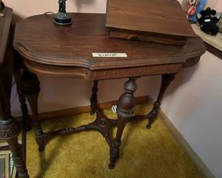 #110	Table w/4 legs that join in Middle - 31x20x29	 $75.00 
