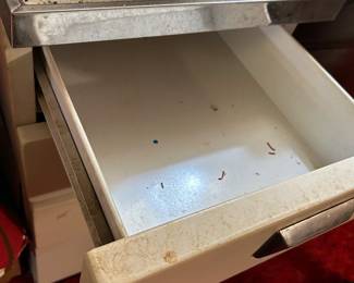 #194	Vintage metal kitchen set of 4 drawers 18x25x36	 $75.00 
