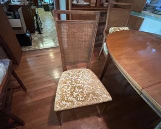 #128	Gordon Furniture Wood Table w/1 leaf w/6 chairs  (2 captains Chairs) - 62-74x46x30	 $175.00 
