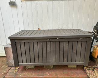 #207	Outdoor patio box 60x28x29	 $40.00 
