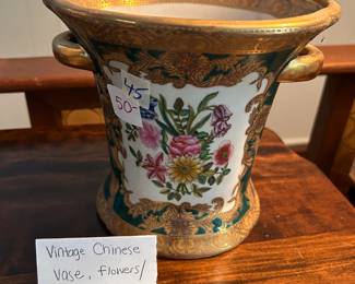 #45	Vase Vintage Chinese Vase flowers green/gold 7"	 $50.00 
