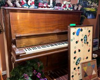 Upright piano