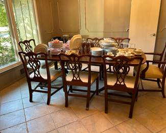 Baker table with 3 leaves, 8 chairs