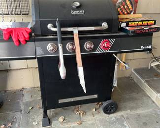 Dyno Glo gas grill
