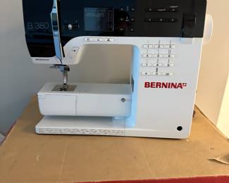 Bernina B-380 sewing machine like-new! 